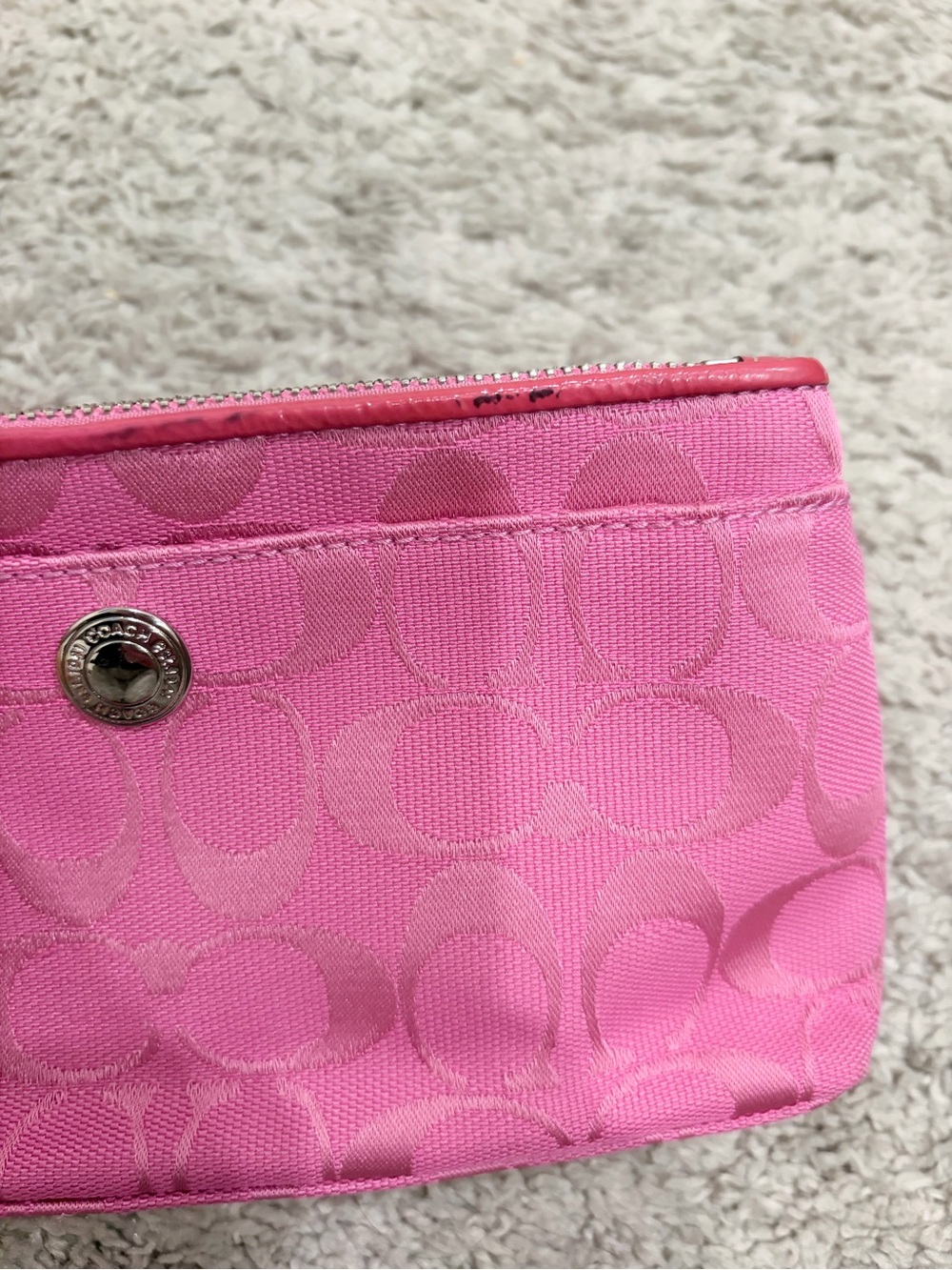 Coach vintage pink
Signature Wristlet with Silver Hardware - Picture 8 of 8